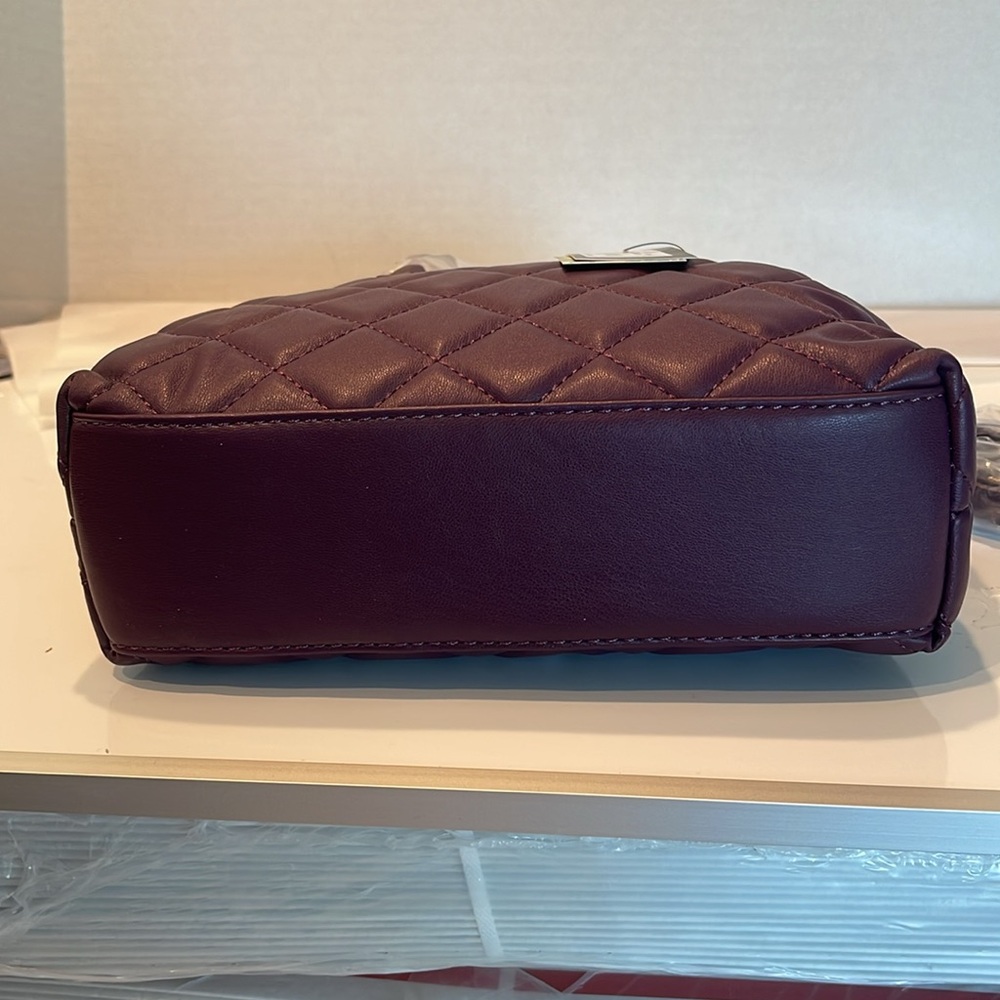 NWT Badgley Mischka Small Diamond quilted tote with lock plum Handbag Crossbody - Picture 8 of 16